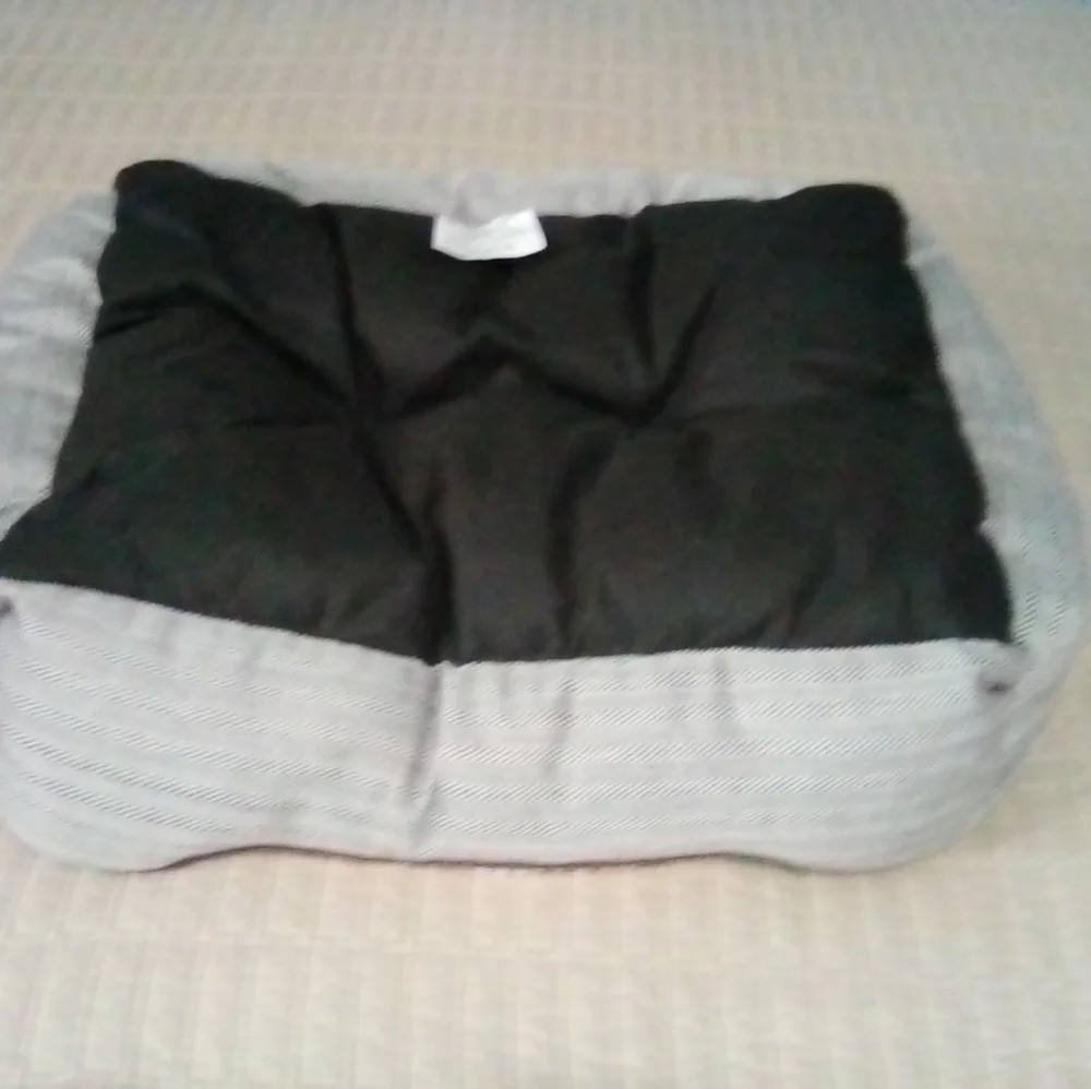 Pet Shoppe Pet Bed 24 x21 x 6 Brown Beige
